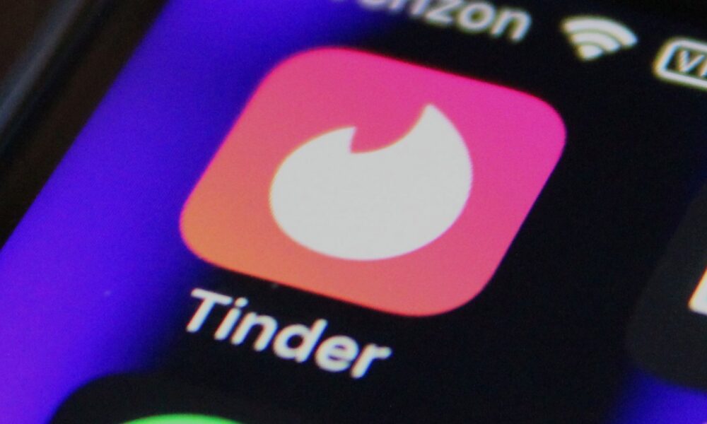 Conexões Além da Tela: Tinder e Isso Não É Um Jogo Lançam Card Game para Transformar Encontros