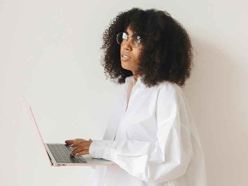 25 cursos gratuitos no Mês das Mulheres, bora conferir!