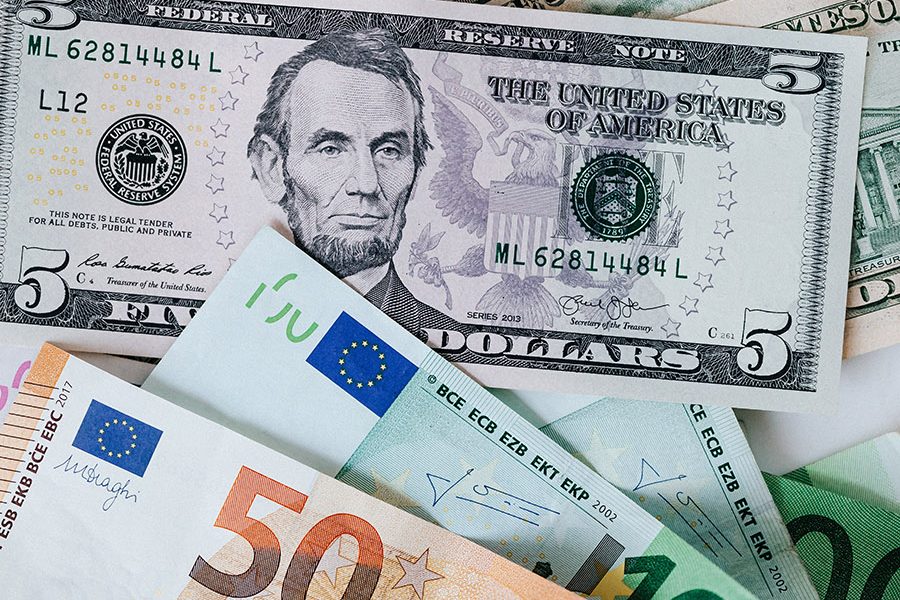 Euro valor abaixo do dólar pela 1ª vez em duas décadas
