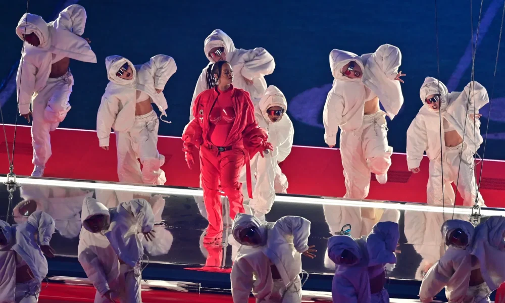 Rihanna no Super Bowl 2023 entregou os melhores sucessos da carreira