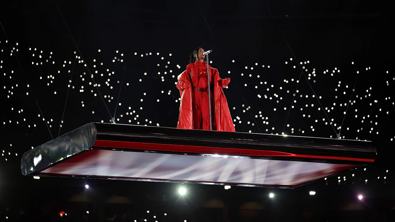 Rihanna no Super Bowl 2023 entregou os melhores sucessos da carreira 