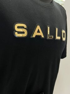 Camiseta vale mais de R$ 100 com aplicações em Ouro e Diamantes / Divulgação