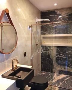 Diferenças entre o design de banheiros brasileiro e americano