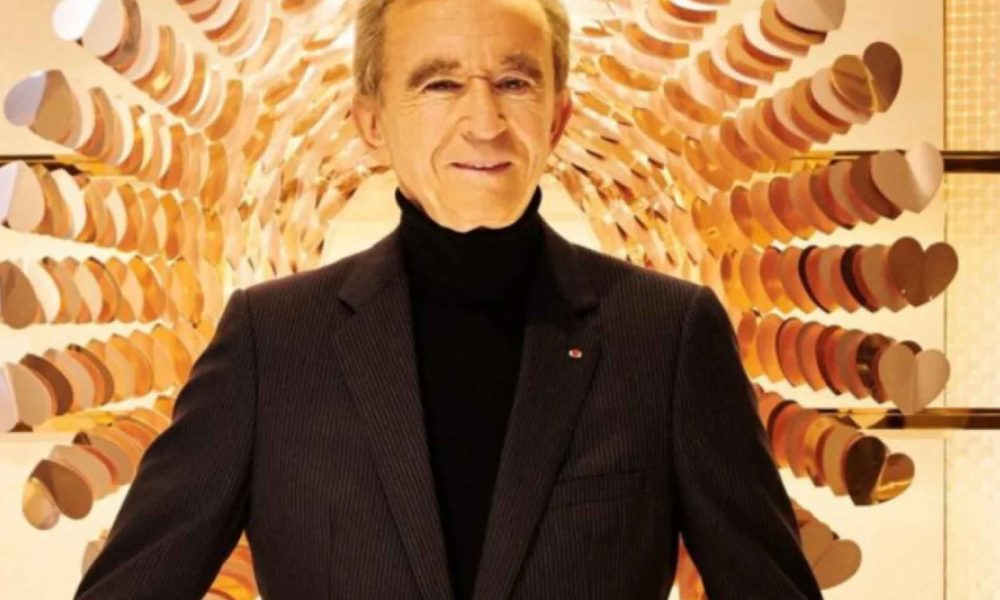 Ultrapassou Elon Musk e se tornou o homem mais rico do mundo!