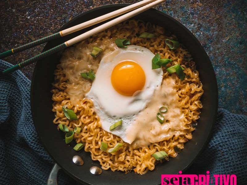 Você nunca mais vai querer comer outra coisa: Nissin Lámen Mexido é a nova paixão dos amantes de comida rápida e deliciosa!