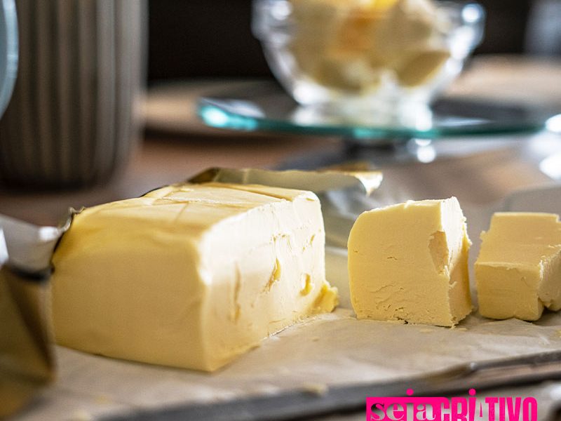 Mito ou Verdade: Podemos Deixar a Manteiga Fora da Geladeira?