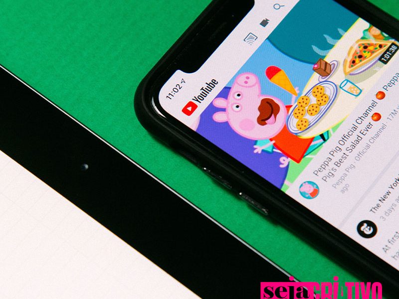 Mudança incrível no YouTube Premium - usuários agora podem baixar vídeos automaticamente!