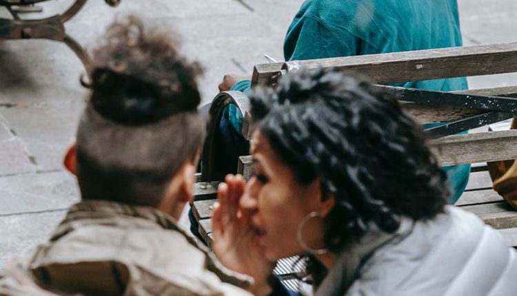 Fuga da fofoca: 9 sinais inconfundíveis para se proteger de um fofoqueiro