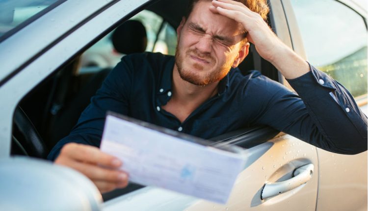 Não seja enganado! Golpe da multa falsa se torna uma epidemia online - Veja como se proteger!