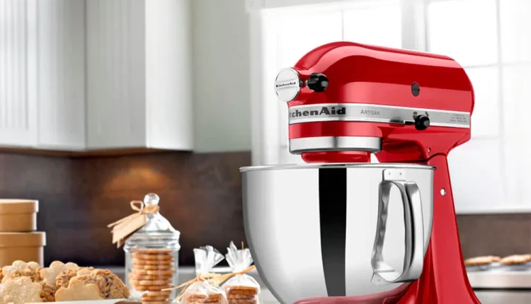 Descubra como a batedeira multifuncional vintage conquistou chefs renomados e se tornou o segredo do sucesso na cozinha moderna