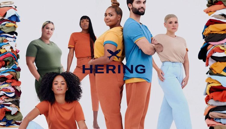 Em respeito à pluralidade, a marca Hering expôs camisa de mais de 3 metros em campanha, confira