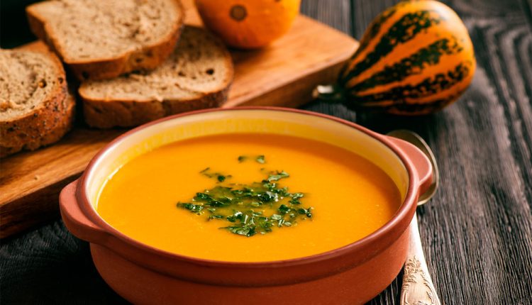 Receita da vó: Sopa de creme de abóbora com ricota e espinafre