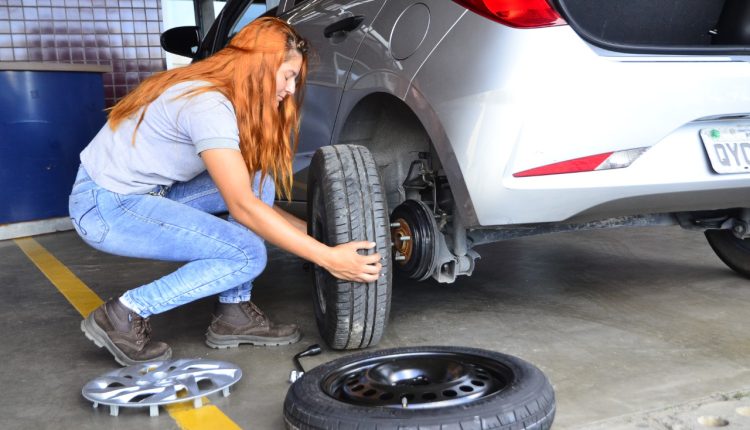 Aprenda como trocar o pneu do carro - tutorial 12 passos
