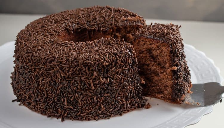 O Bolo de Chocolate Mais Bombado do YouTube: Receita Fofinha e Deliciosa