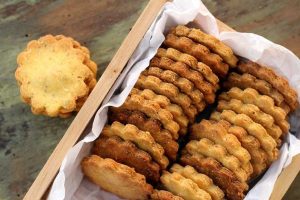 Aprenda a receita de biscoitinho de fubá com queijo no Dia Mundial dos Biscoitos