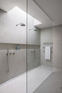 DECORAÇÃO: 4 banheiros com design clean para inspirar você