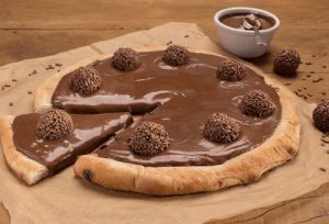 Pizza de brigadeiro, receita vegana