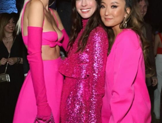 Tendência Barbiecore: a volta da icônica boneca Barbie para o mundo da moda