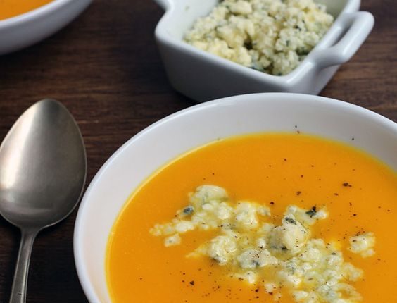 Receita de Sopa de macarrão com abóbora incrível para dias frios