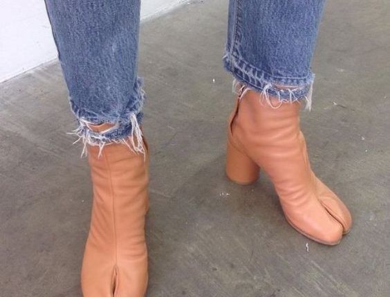 A moda dos Ugly Shoes está virando uma tendência ou é um fenômeno passageiro em 2023? entenda