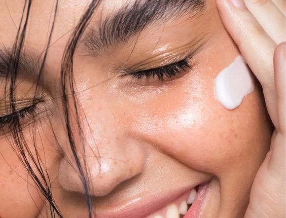 Aprenda a fazer o sono da beleza: 7 dicas essenciais para cuidar da pele antes de ir para a cama