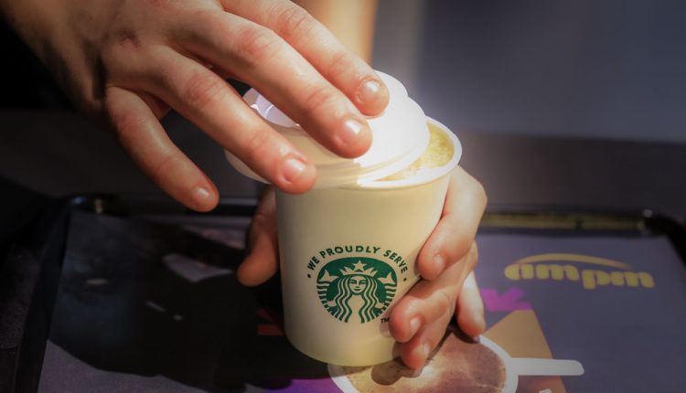 Nestlé anuncia parceria com as lojas AmPm para levar o café do Starbucks aos escritórios do Brasil, confira