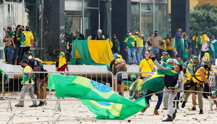 POLÊMICA nas redes sociais: Dia 8 de janeiro vai virar o DIA DO PATRIOTA? Entenda o caso