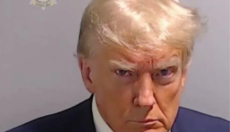Por que Donald Trump está sendo fichado na prisão? Ex-presidente Encara a Justiça: Sua Primeira 'Mug Shot' e o Desenrolar do Caso na Geórgia