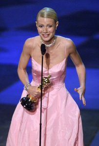 Gwyneth Paltrow, Oscar 1999 vestido pink blush