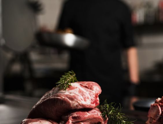 SEGREDOS DOS CHEFS: 4 macetes para você deixar o bife macio e surpreendentemente mais gostoso