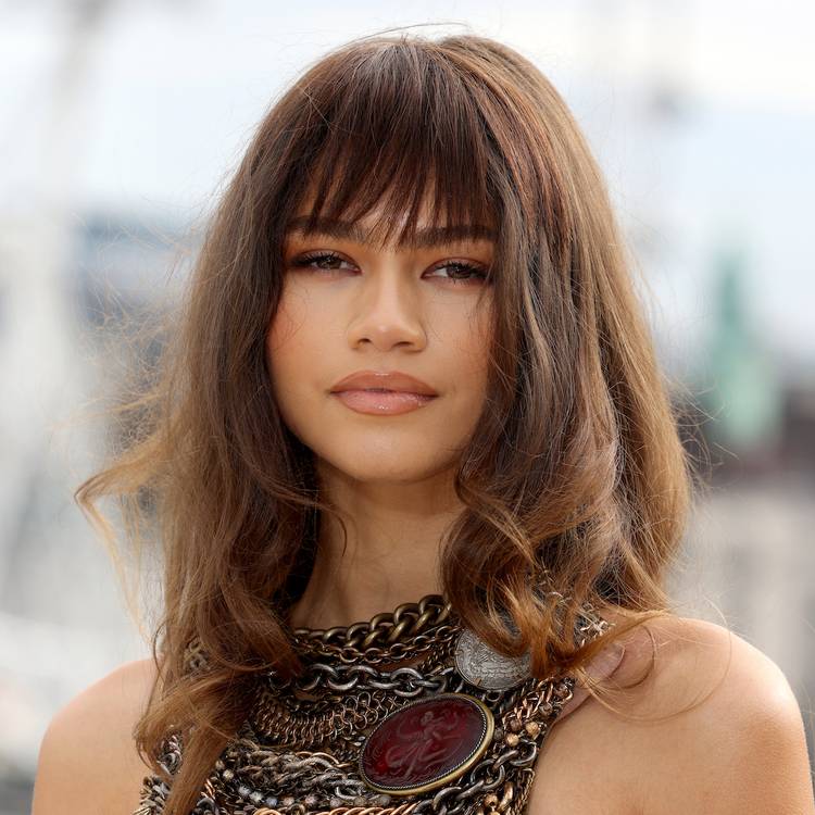 tendência para cortes de cabelo com franja