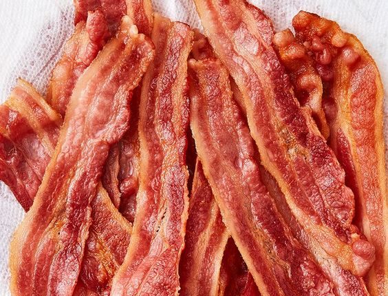 BACON GRÁTIS pra todo mundo! Grande rede de fast food no brasil oferece adicional na faixa, veja