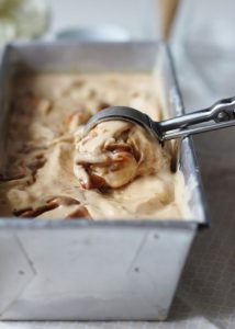 Deu calor?! Refresque-se com esse saboroso sorvete de doce de leite (receita caseira)