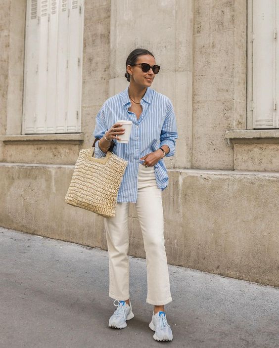camisa azul e branca
