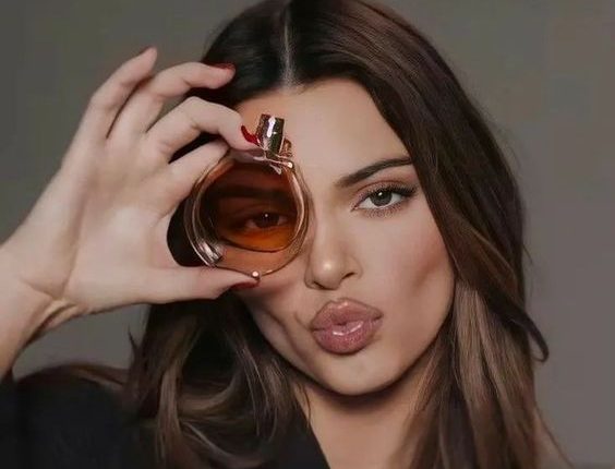 MULHER DE PRESENÇA: Os 5 perfumes femininos mais chiques do momento - Elegância em cada frasco