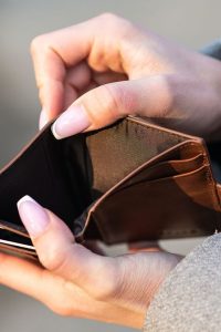 NENHUM DINHEIRO NO BOLSO?: ESTES 5 aplicativos liberam opção de PIX PARCELADO para aliviar você agora mesmo!