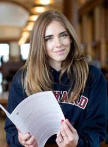 Curso superior dos supe-ricos milionários