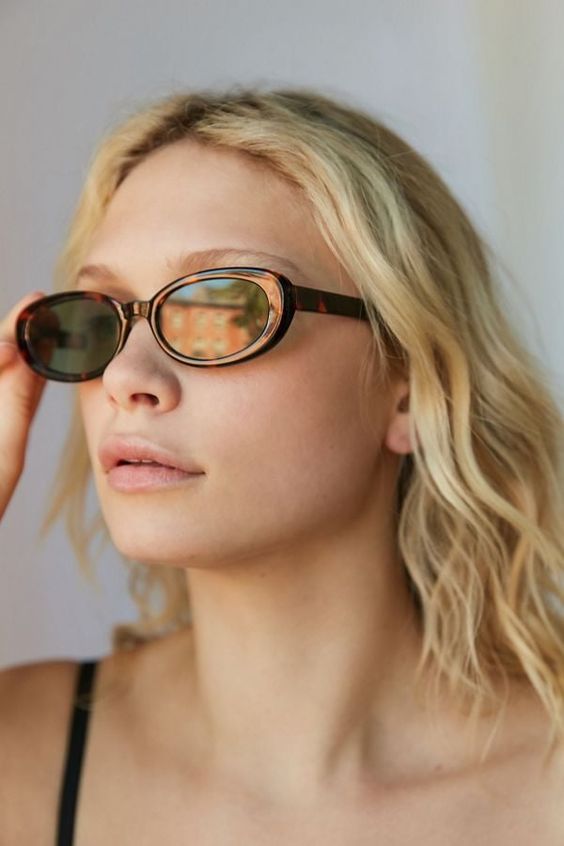 óculos ovais moda verão 2024