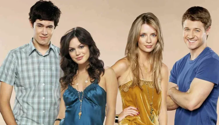 looks tendência anos 2000 da série The O.C