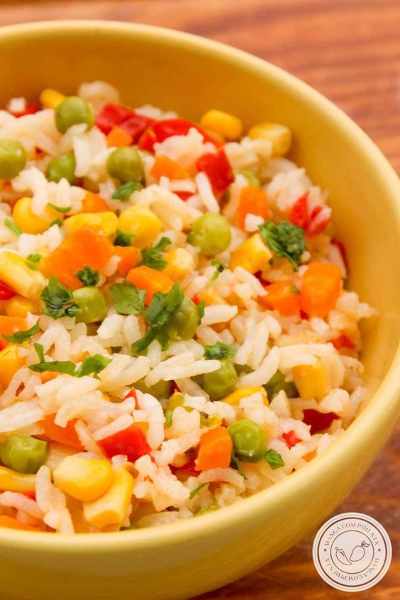 Celebre o Dia do Arroz com Sabor e Nutrição: Receita de Arroz com Cenoura e Abobrinha