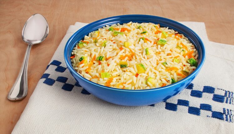 Celebre o Dia do Arroz com Sabor e Nutrição: Receita de Arroz com Cenoura e Abobrinha