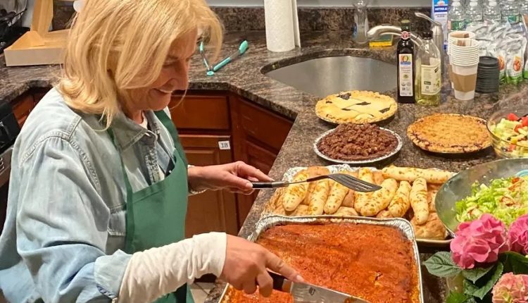 Renda Extra Criativa: "MÃE DE ALUGUEL" ajuda estudantes universitários e fatura alto com isto, veja!