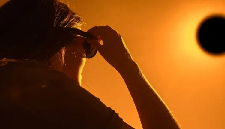 Assista ao Eclipse Solar com Óculos de Proteção Gratuitos: Saiba Como!