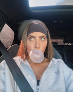 FAIXAS DE CABELO: acessório fashion dos anos 2000 volta com tudo, confira!