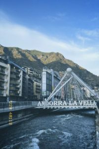 SEM IMPOSTOS: Lá o iPhone é mais barato! ESTE país é o paraíso de compras de milhares de turistas