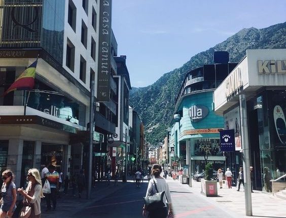 SEM IMPOSTOS: Lá o iPhone é mais barato! ESTE país é o paraíso de compras de milhares de turistas