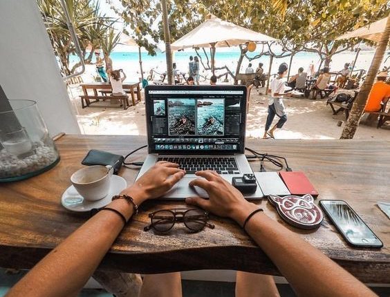 Workation: O Casamento Perfeito Entre Produtividade e Férias