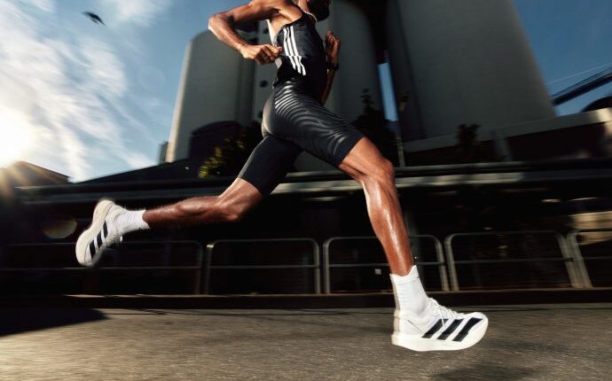 ESTE tênis da Adidas está dando o que falar: custa R$ 2,5 e só pode ser usado uma vez!