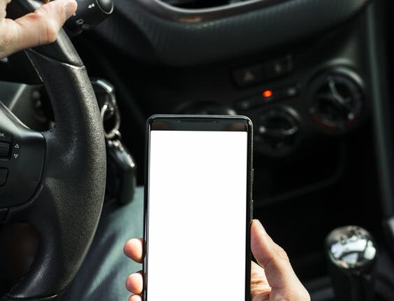 NÃO FAÇA ISTO! evite carregar o celular no seu carro, entenda por que ⚠️📵