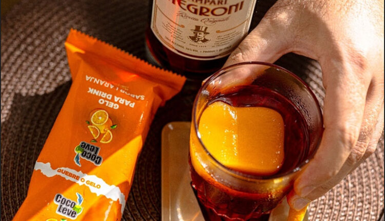 PREPARE O SEU NEGRONI: Coco Leve inova e lança novo sabor de gelo para drinks